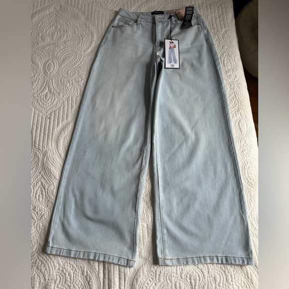 BCBG generation. Women blue jeans. Wide leg. Size 7/28. - Picture 7 of 11